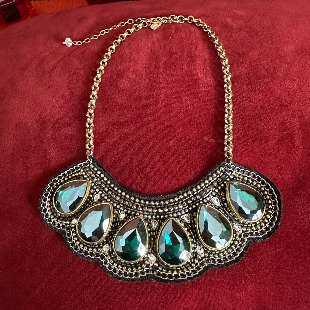 Vintage Chico’s Elegant Gold and Green collar Necklace Set - Picture 4 of 10